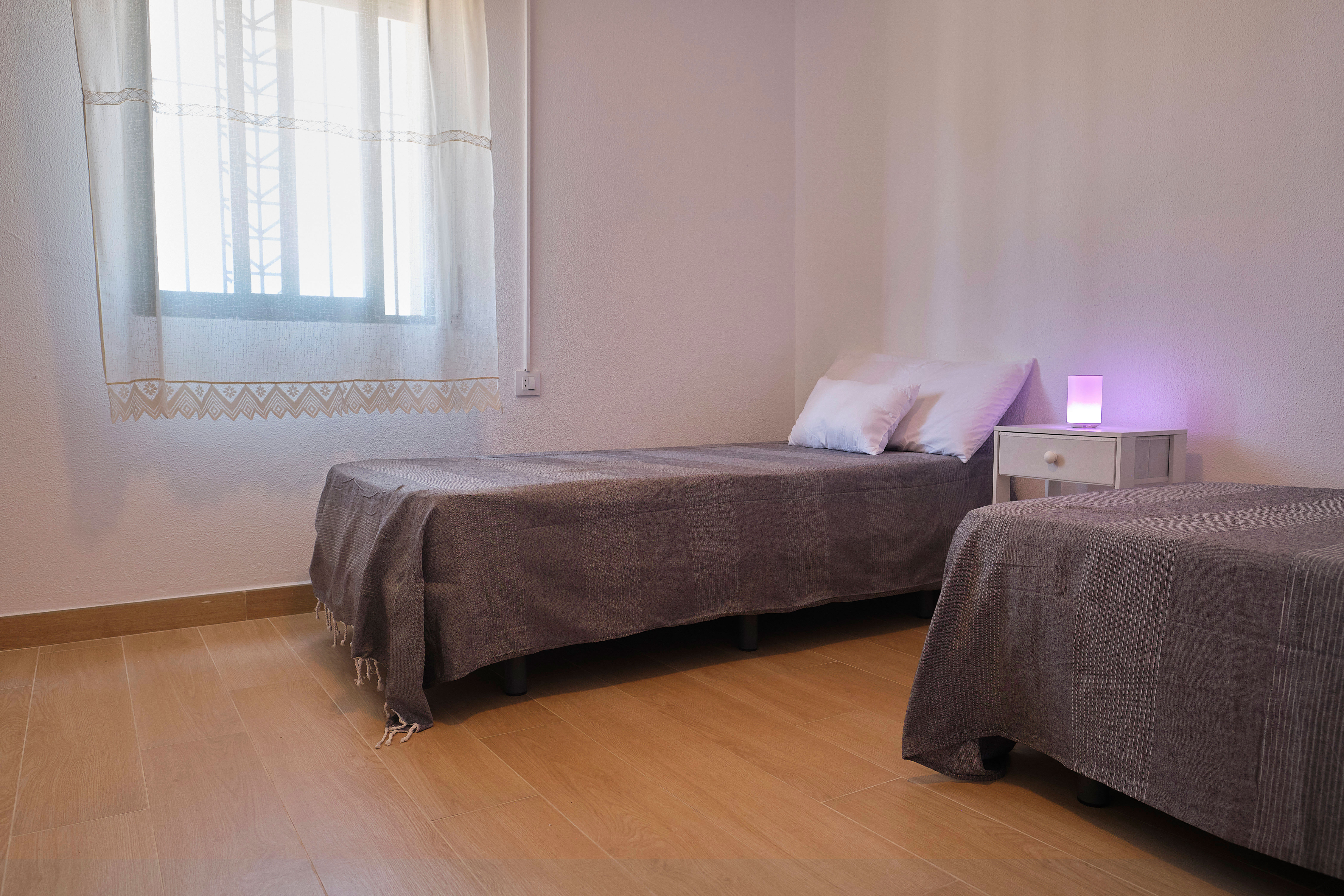 Dormitorio con camas individuales